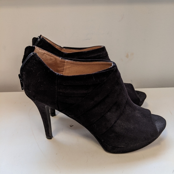 Heels - Picture 2 of 3